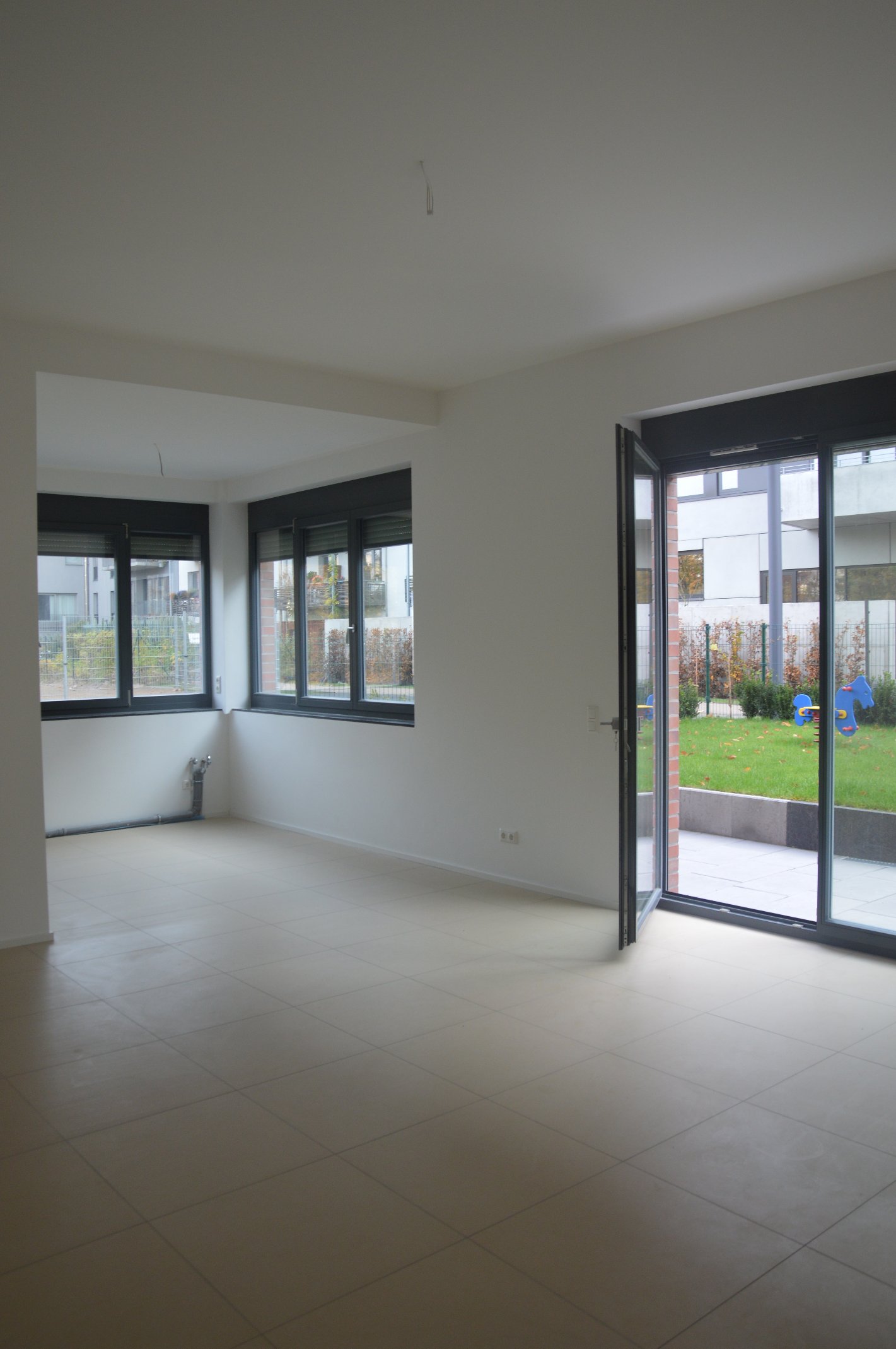 Berlin-Exklusive 3 Zimmer Wohnung mit eigenem Garten - FAI Immobilien